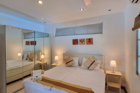Villa in Phuket, Thailand 2 bedrooms № 171566 - photo 11
