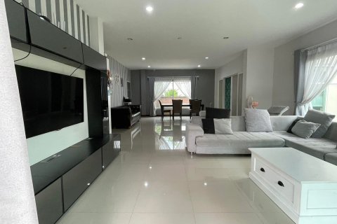 House in San Kamphaeng, Thailand 4 bedrooms № 171567 - photo 2