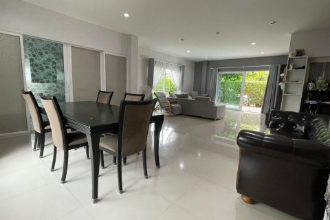 House in San Kamphaeng, Thailand 4 bedrooms № 171567 - photo 3