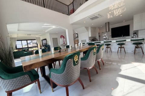 Villa in Phuket, Thailand 6 bedrooms № 164304 - photo 15