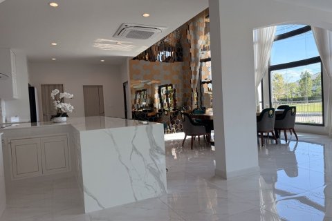 Villa in Phuket, Thailand 6 bedrooms № 164304 - photo 21