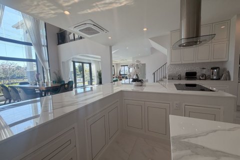 Villa in Phuket, Thailand 6 bedrooms № 164304 - photo 9