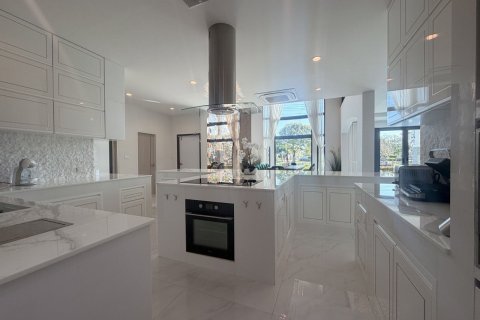 Villa in Phuket, Thailand 6 bedrooms № 164304 - photo 13