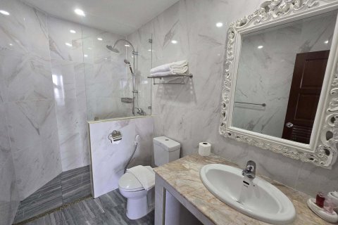 Townhouse in Kathu, Thailand 3 bedrooms № 164223 - photo 5