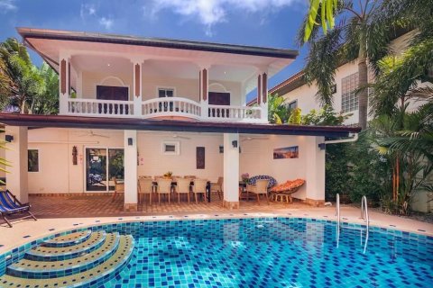 Villa in Pattaya, Thailand 6 bedrooms № 164227 - photo 2