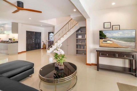 Villa in Pattaya, Thailand 6 bedrooms № 164227 - photo 5
