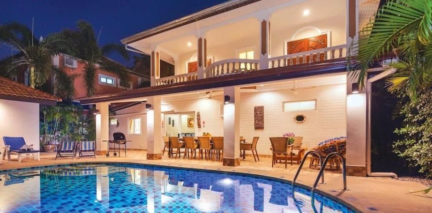 Villa in Pattaya, Thailand 6 bedrooms № 164227
