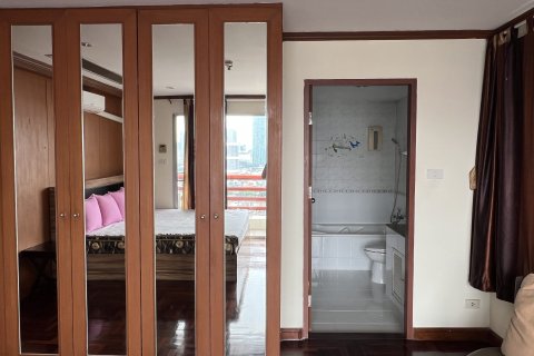 Кондоминиум с 2 спальнями в Кхлонг Сане, Бангкок, Таиланд № 151414 - фото 11