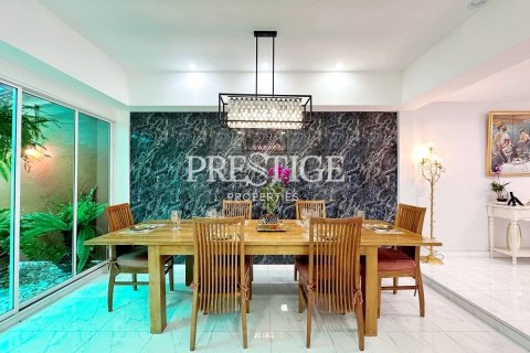House in Pattaya, Thailand 4 bedrooms № 198282 - photo 3
