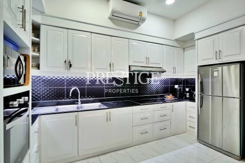 House in Pattaya, Thailand 4 bedrooms № 198282 - photo 5