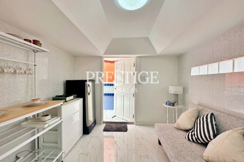 House in Pattaya, Thailand 4 bedrooms № 198282 - photo 15