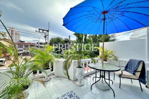 House in Pattaya, Thailand 4 bedrooms № 198282 - photo 10
