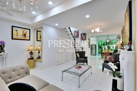 House in Pattaya, Thailand 4 bedrooms № 198282