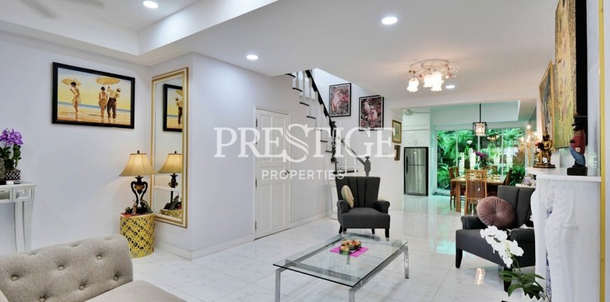 House in Pattaya, Thailand 4 bedrooms № 198282