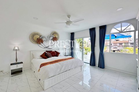 House in Pattaya, Thailand 4 bedrooms № 198282 - photo 6