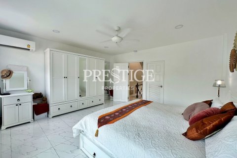 House in Pattaya, Thailand 4 bedrooms № 198282 - photo 7