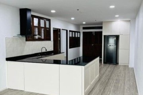 Кондоминиум с 3 спальнями в Банг Пхлате, Бангкок, Таиланд № 161911