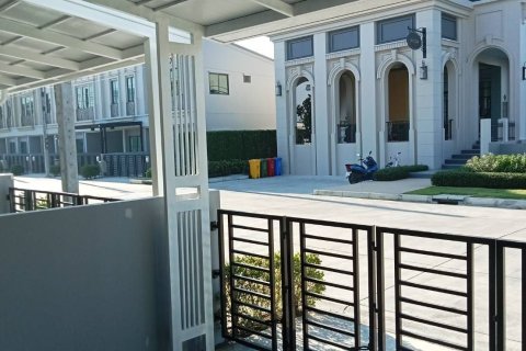 Townhouse in Bang Kaeo, Thailand 3 bedrooms № 161916 - photo 2