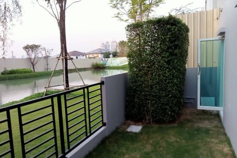 Townhouse in Bang Kaeo, Thailand 3 bedrooms № 161916 - photo 3