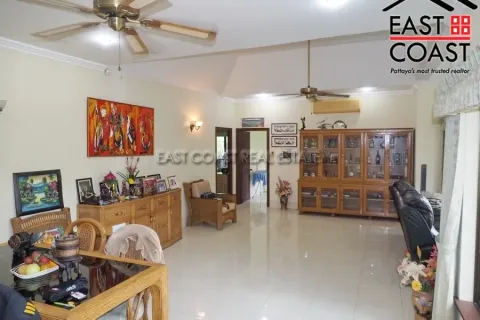 Casa de 4 dormitorios en Pattaya, Tailandia № 213316 - foto 12