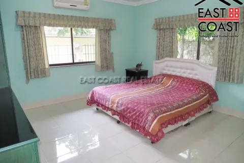 Casa de 4 dormitorios en Pattaya, Tailandia № 213316 - foto 18