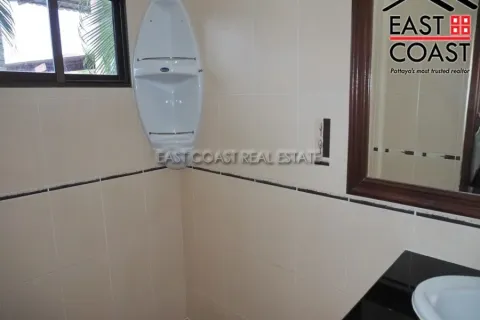 Casa de 4 dormitorios en Pattaya, Tailandia № 213316 - foto 17