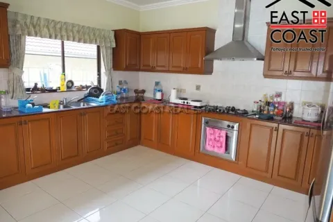 Casa de 4 dormitorios en Pattaya, Tailandia № 213316 - foto 19