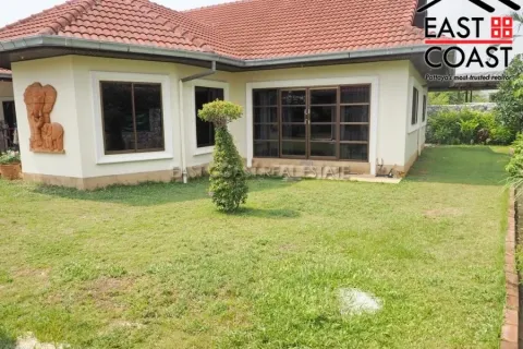 Casa de 4 dormitorios en Pattaya, Tailandia № 213316 - foto 4