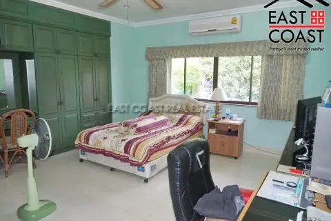 Casa de 4 dormitorios en Pattaya, Tailandia № 213316 - foto 14