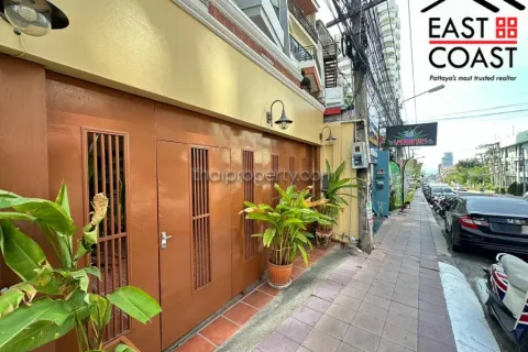 House in Pattaya, Thailand 5 bedrooms № 213318
