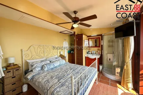 Casa de 5 dormitorios en Pattaya, Tailandia № 213318 - foto 7