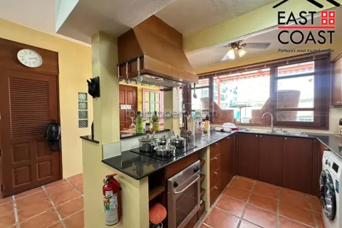 Casa de 5 dormitorios en Pattaya, Tailandia № 213318 - foto 13
