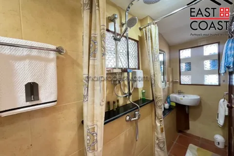 Casa de 5 dormitorios en Pattaya, Tailandia № 213318 - foto 3