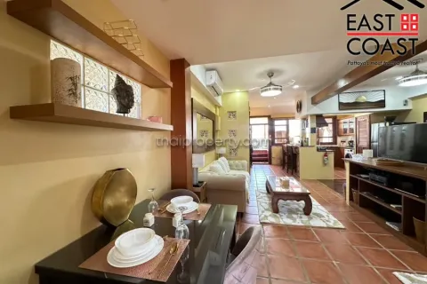 Casa de 5 dormitorios en Pattaya, Tailandia № 213318 - foto 8