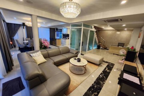 Вилла в Паттайе, Таиланд с 5 спальнями  № 153942 - фото 2