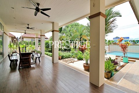 House in Pattaya, Thailand 3 bedrooms № 198682 - photo 18