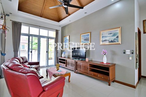 House in Pattaya, Thailand 3 bedrooms № 198682 - photo 3