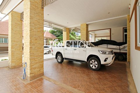 House in Pattaya, Thailand 3 bedrooms № 198682 - photo 23