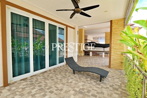 House in Pattaya, Thailand 3 bedrooms № 198682 - photo 22