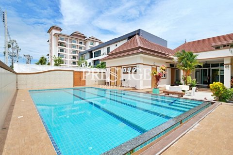House in Pattaya, Thailand 3 bedrooms № 198682 - photo 2