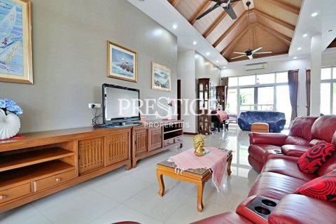 House in Pattaya, Thailand 3 bedrooms № 198682 - photo 5