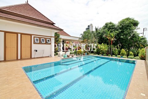 House in Pattaya, Thailand 3 bedrooms № 198682 - photo 24