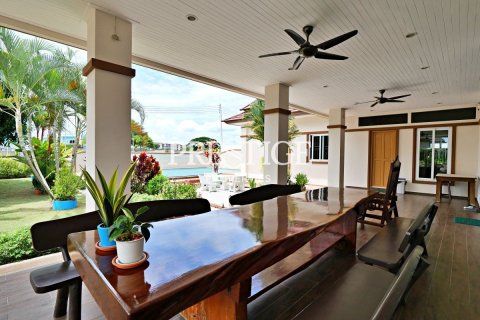 House in Pattaya, Thailand 3 bedrooms № 198682 - photo 17