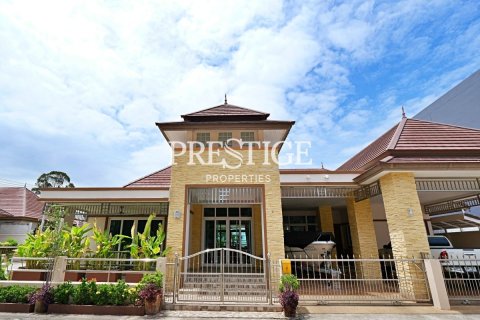 House in Pattaya, Thailand 3 bedrooms № 198682