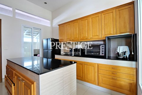 House in Pattaya, Thailand 3 bedrooms № 198682 - photo 7