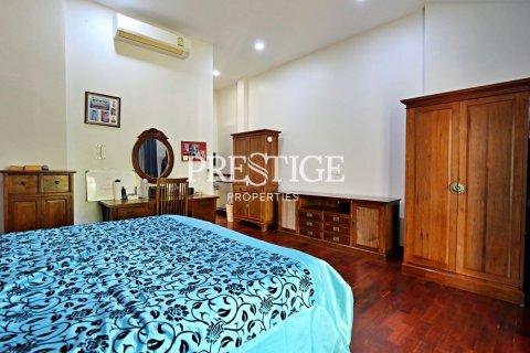 House in Pattaya, Thailand 3 bedrooms № 198682 - photo 10