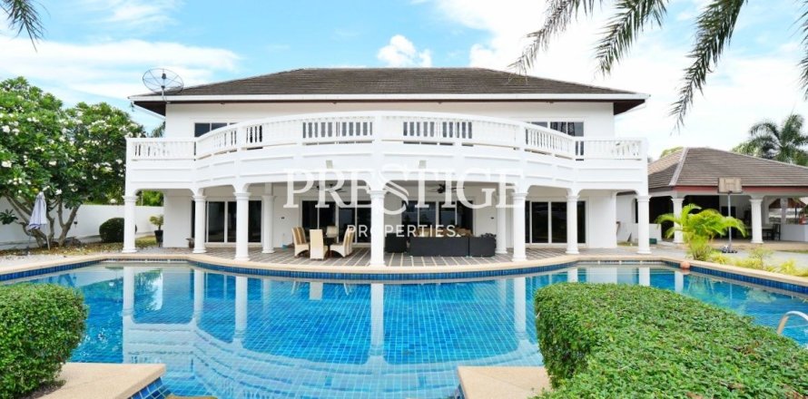 House in Pattaya, Thailand 7 bedrooms № 198683