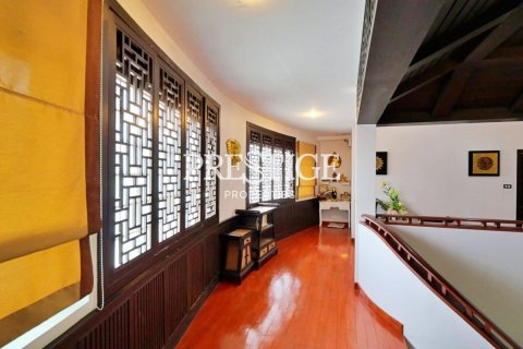 House in Pattaya, Thailand 7 bedrooms № 198683 - photo 19