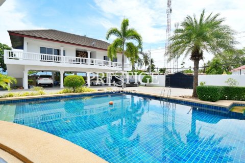 House in Pattaya, Thailand 7 bedrooms № 198683 - photo 4