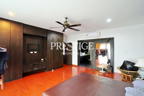 House in Pattaya, Thailand 7 bedrooms № 198683 - photo 26
